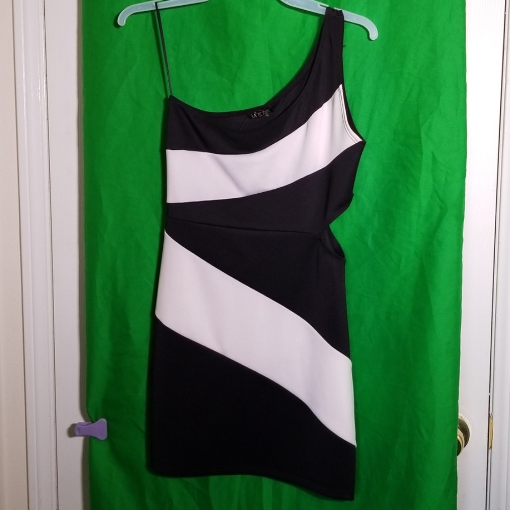 Dress - Picture 2 of 5